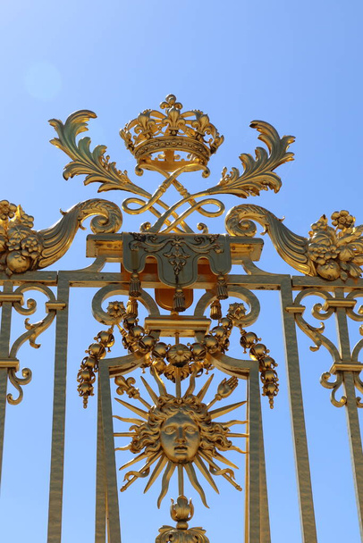 Ворота почётного двора Версальского дворца - Фото, изображение