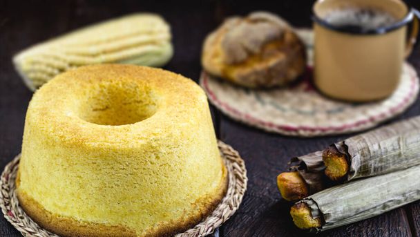 Gâteau brésilien appelé fuba cake, ou fuba. Crémeux et moelleux, servi aux repas dans l'après-midi - Photo, image