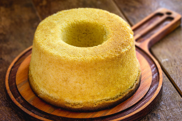 groene, zelfgemaakte maïstaart. Populaire Braziliaanse taart, traditioneel recept. - Foto, afbeelding