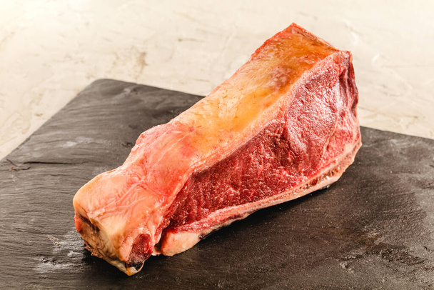 Ready-to-cook raw aged beef. Chuleton rubia gallega - Фото, изображение