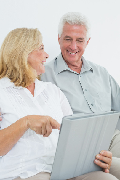 Relaxed senior couple using digital tablet at house - Foto, Imagen