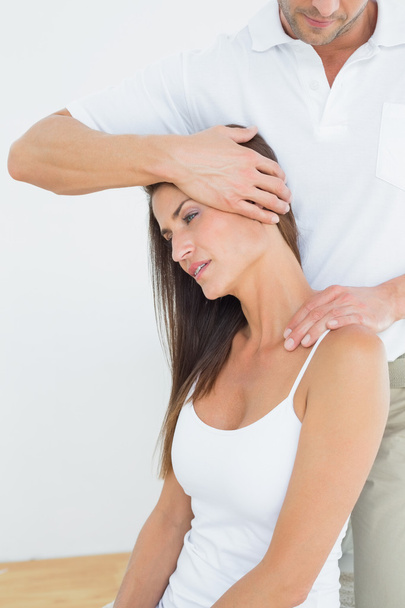 Male chiropractor doing neck adjustment - Foto, Imagem