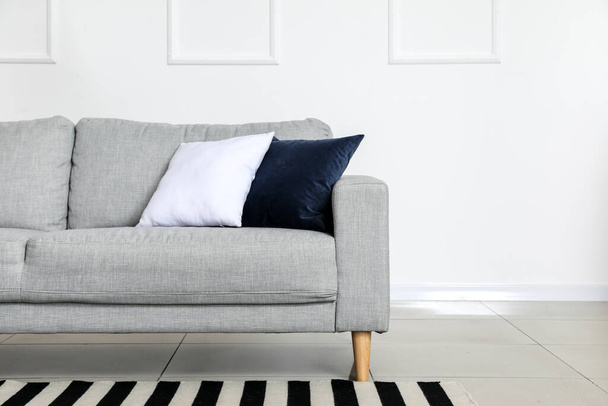 Stylish sofa in living room - Valokuva, kuva