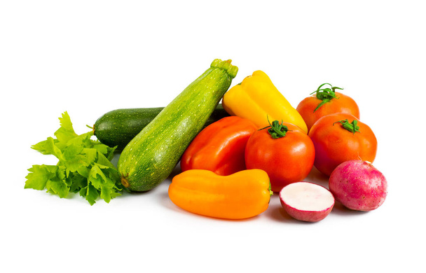 Reihe von Gemüse isoliert auf weißem Hintergrund - Foto, Bild