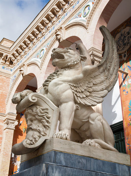 MADRID - MARCH 9: Lions for entry of Palacio de Velasquez in Buen Retiro park in March 9, 2013 in Madrid. - Zdjęcie, obraz