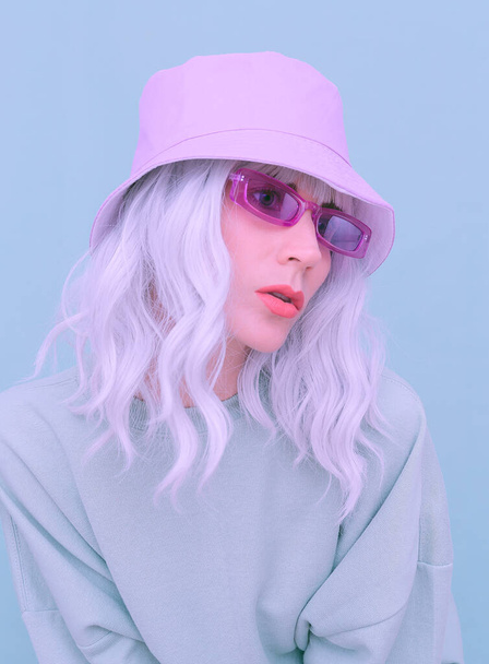 Fashion Girl aesthetic.  Stylish sunglasses and bucket hat. Ideal for bloggers, websites, magazines, business owners - Foto, Imagem