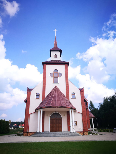 Kościół katolicki na Rynku Głównym, Przysieki, Polska. - Zdjęcie, obraz