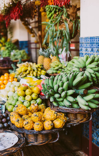 Funchal - Madeira, 20.09.2019. Exotic fruits at the farmers market. Green bananas, pineapples, dragon fruit. - Foto, Imagen