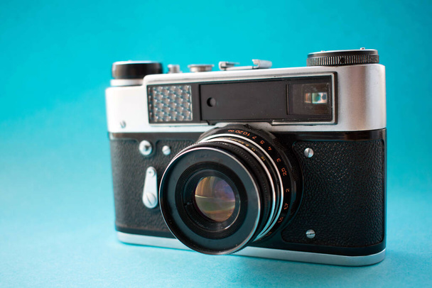 Старая фотокамера изолирована
 - Фото, изображение