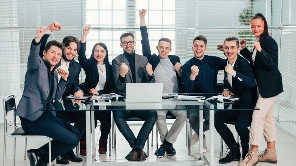 large business team showing their success while sitting at their Desk - Zdjęcie, obraz