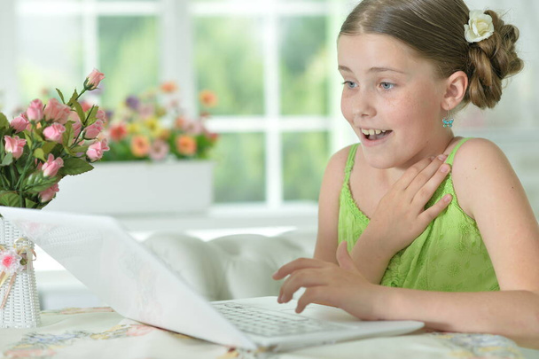  surprised cute girl using laptop at home  - Foto, Imagem