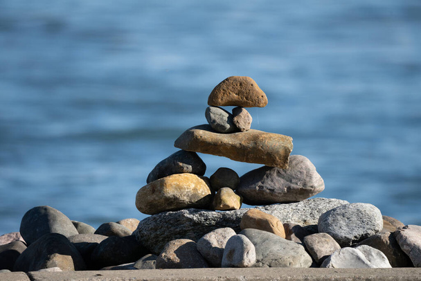 pile de pierres sur la plage - Photo, image
