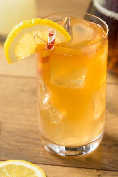 Refreshing Cold Lemonade and Iced Tea with a Lemon - Zdjęcie, obraz