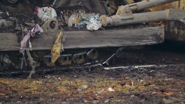 crawler bulldozer shovel pushes trash - Filmagem, Vídeo