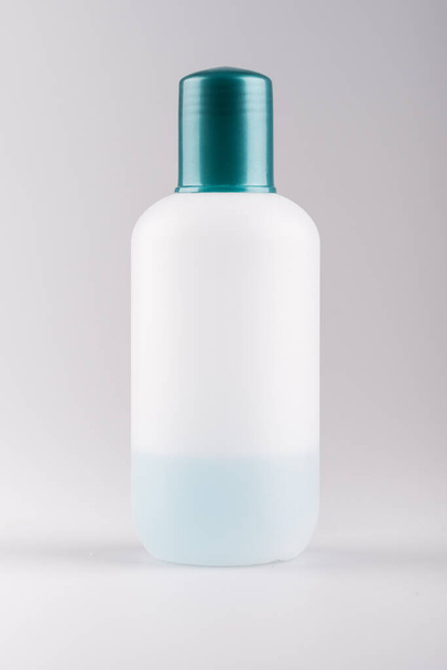 Βερνίκι νυχιών αφαίρεσης πλαστικό μπουκάλι - Φωτογραφία, εικόνα