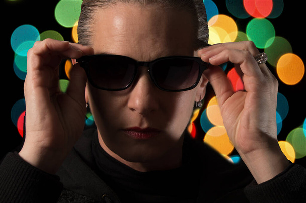 secret agent woman with retro seventies background - Fotografie, Obrázek