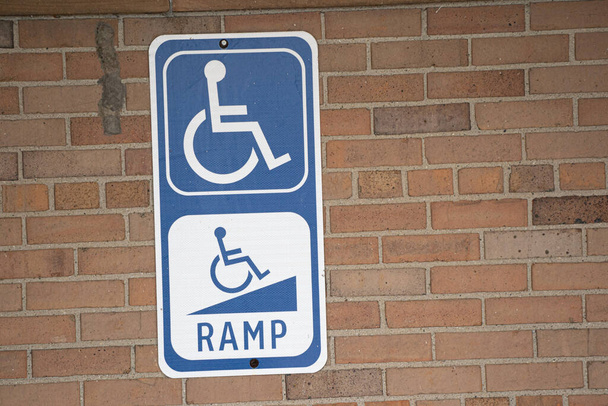 discapacitados signo de estacionamiento - Foto, Imagen