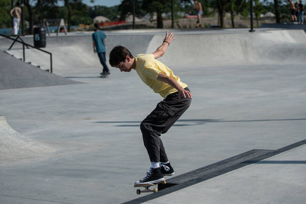 Detroit, Michigan, USA - 08.01.2019: Skaters practice their skateboard tricks in Detroit skate park - Photo, Image