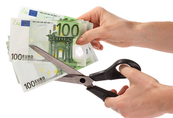 Nota de euro cortada com tesoura
. - Foto, Imagem