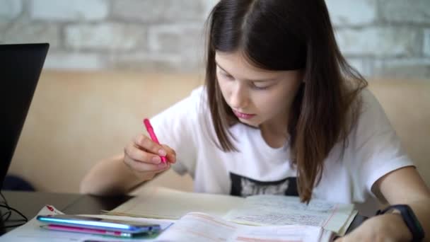 Smart girl doing homework and talking to mom - Video, Çekim