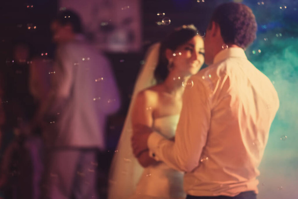 Wedding dance in soap bubbles, blur photo - Foto, imagen