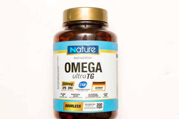 Braisila, D.F. Brasil-6 de julio de 2020: Una banda popular de suplementos de Omega 3 Vitaminas aka Fish Oil que se venden en todo Brasil
  - Foto, Imagen