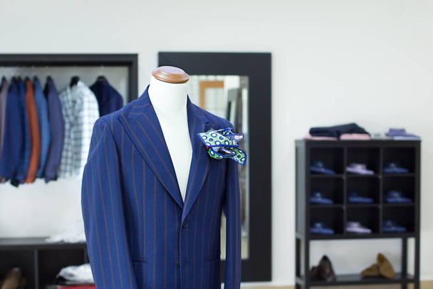 Mannequins in a tailor shop and tailored suits. Concept of: tailoring, businessman, elegance. - Фото, зображення