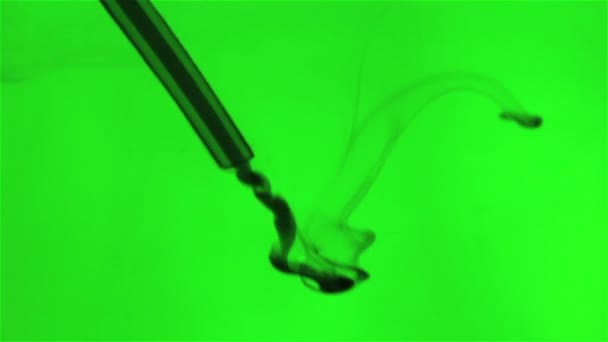 kırmızı yeşil su içine damlayan mürekkep - Video, Çekim
