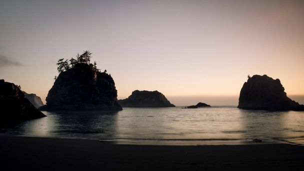Prachtige zee stapels aan de kust van Oregon, panorama - Foto, afbeelding