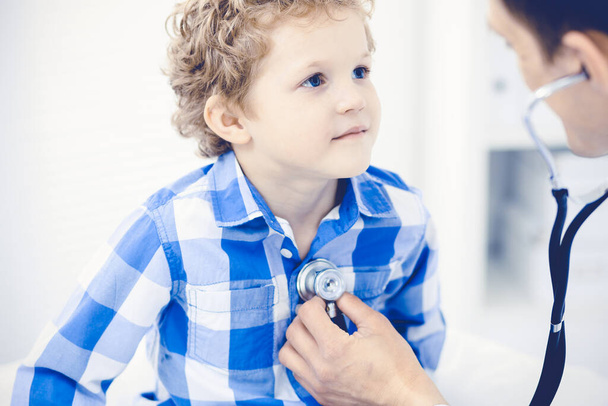 Doctor and patient child. Physician examining little boy. Regular medical visit in clinic. Medicine and health care concept - Foto, Imagem