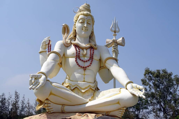 Господин Шива памятник из мрамора, он известен как бог разрушения
 - Фото, изображение