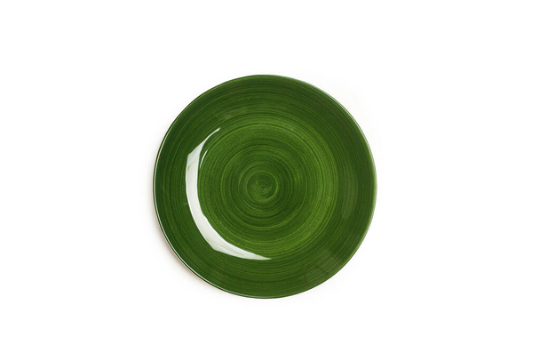 Zöld kerámia kerek lemez, fehér háttérrel, felülnézetben - Fotó, kép