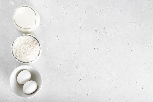 flour, egg, milk, table - Foto, afbeelding