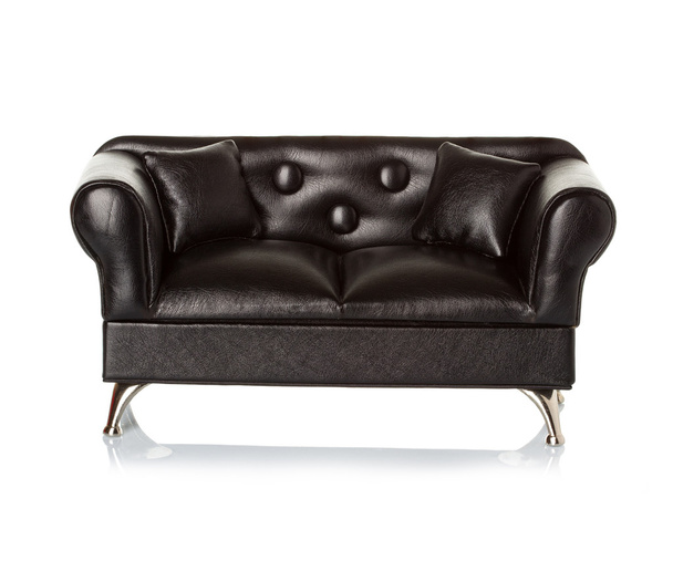 μαύρο δερμάτινο καναπέ, καναπέ απομονωμένο - Φωτογραφία, εικόνα