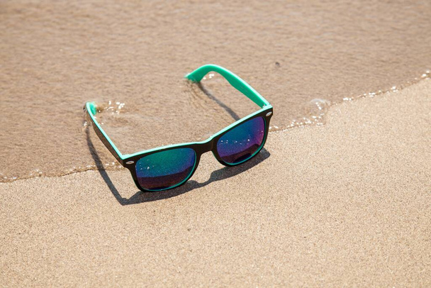 óculos de sol para melhorar a aparência e personalidade
 - Foto, Imagem