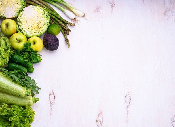 Varias verduras y frutas verdes
 - Foto, imagen