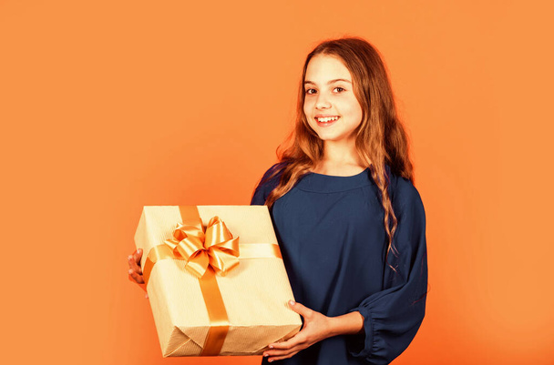 cheerful kid hold big present box. happy new year. open christmas gift. xmas party mood. birthday present for her. little girl after shopping. boxing day concept. ready for holidays - Foto, immagini