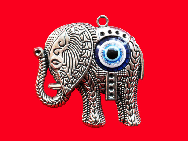 Elephant sleutelhanger, Chinees souvenir geïsoleerd - Foto, afbeelding