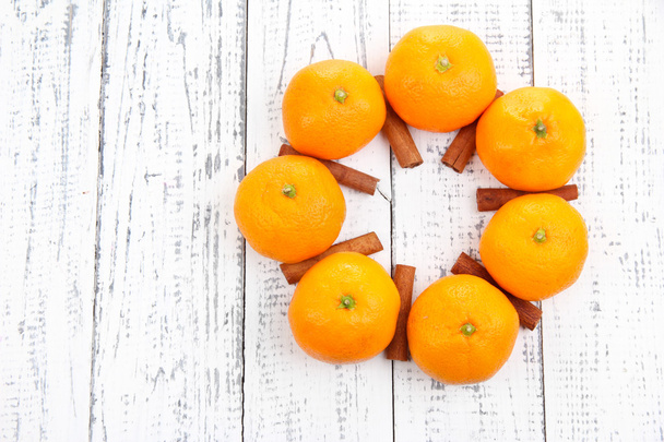 Ripe sweet tangerines and spices, on wooden background - Foto, Imagen