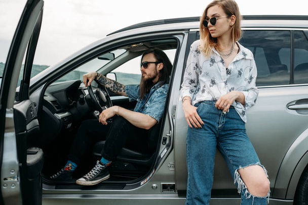 Two Young and Trendy Traveling Hipsters Having Fun Enjoying Road Trip Travel Concept - Fotó, kép