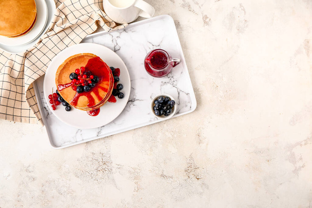 Sweet pancakes with berries on table - Фото, изображение