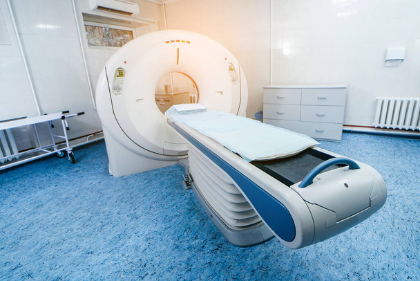 Interno della stanza con macchina MRI. - Foto, immagini
