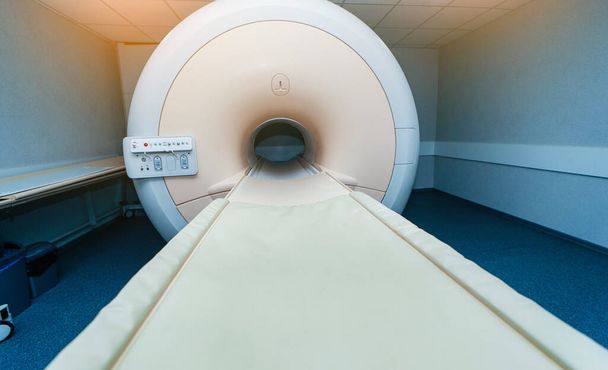 MRI makineli odanın içi. - Fotoğraf, Görsel