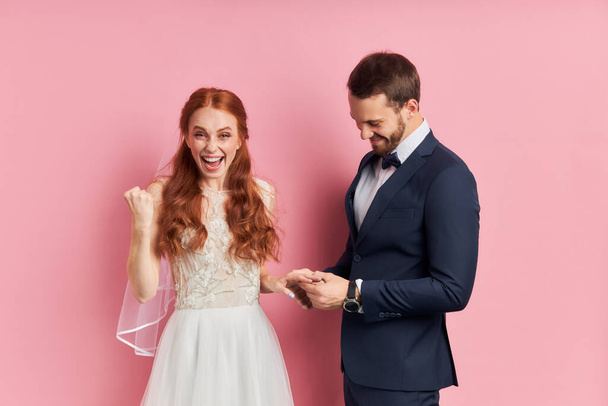 Cheerful happy woman with auburn hair happy to get married - Foto, afbeelding