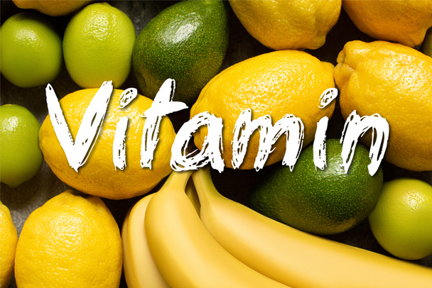 vista dall'alto di colorati giallo e verde deliziosi frutti estivi, illustrazione della vitamina  - Foto, immagini