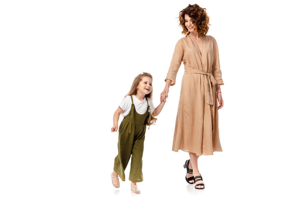 cheerful mother and daughter holding hands isolated on white  - Fotoğraf, Görsel