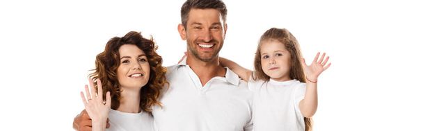 image horizontale de mère heureuse et fille agitant les mains près du père gai isolé sur blanc  - Photo, image
