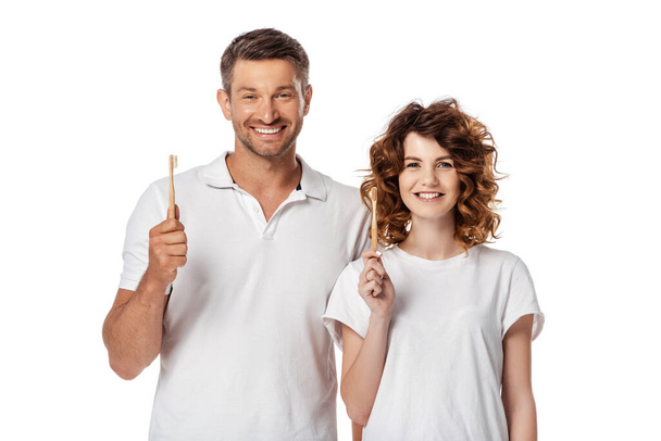 cheerful couple holding toothbrushes isolated on white  - Фото, зображення
