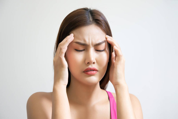 nemocný asijské žena mající horečka bolest hlavy - Fotografie, Obrázek