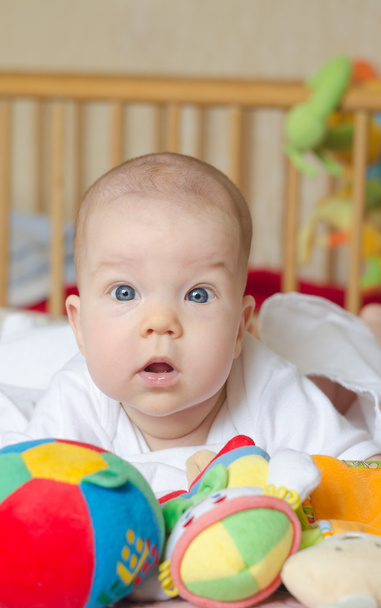 Baby looking surprised at camera - Фото, изображение